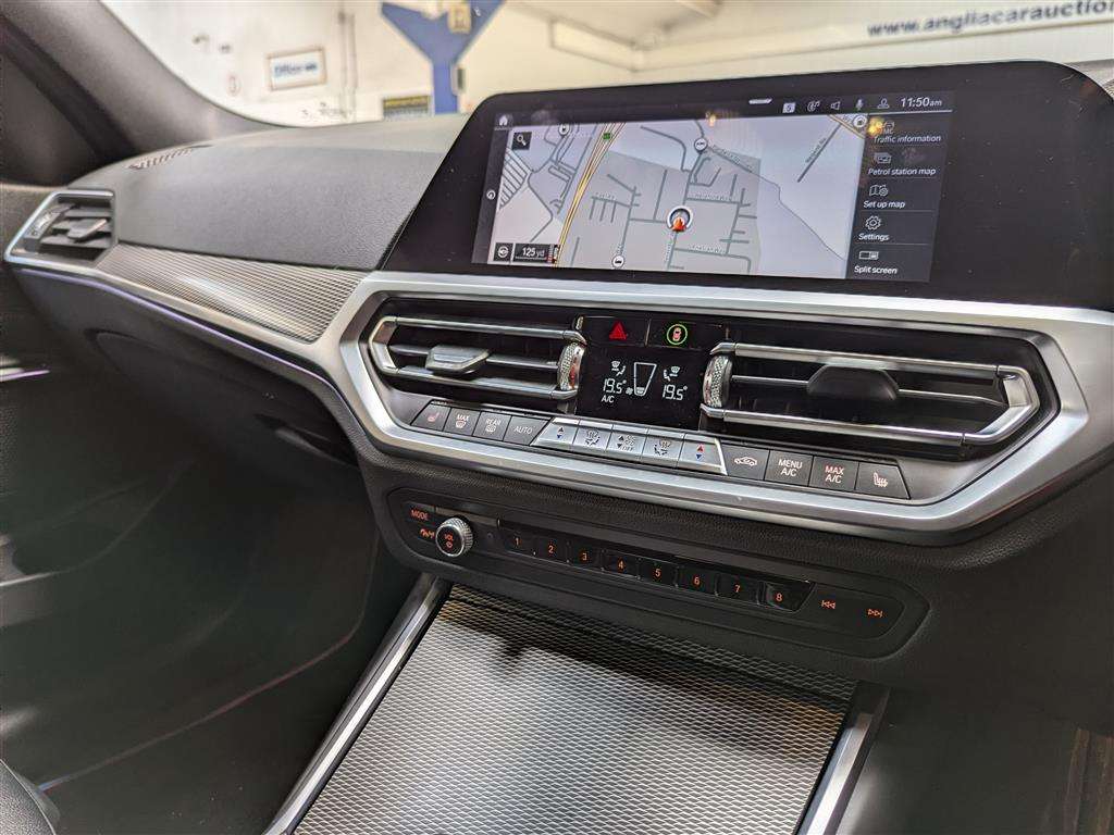 <p>2019 BMW 320D M SPORT AUTO</p>