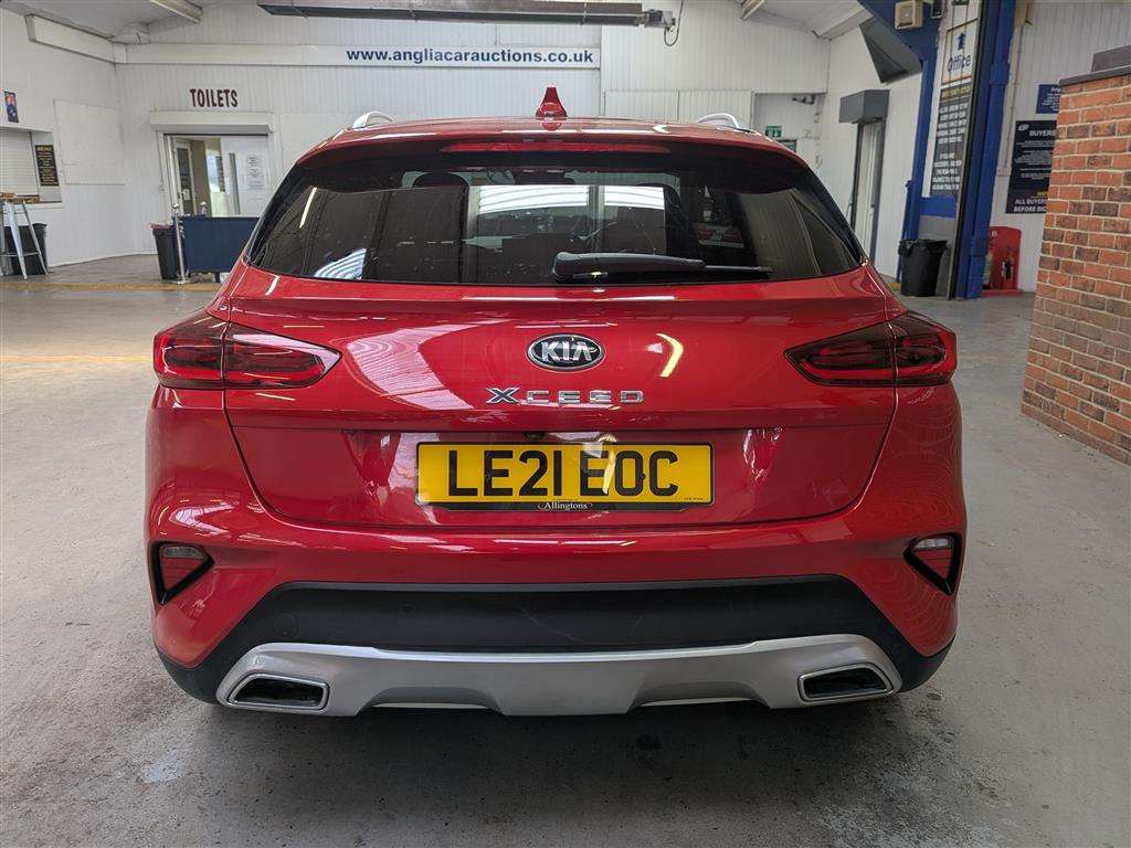 <p>2021 KIA XCEED 3 PHEV S-A</p>