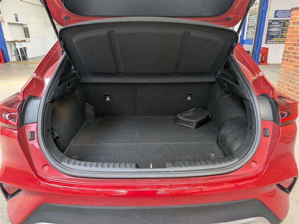 <p>2021 KIA XCEED 3 PHEV S-A</p>