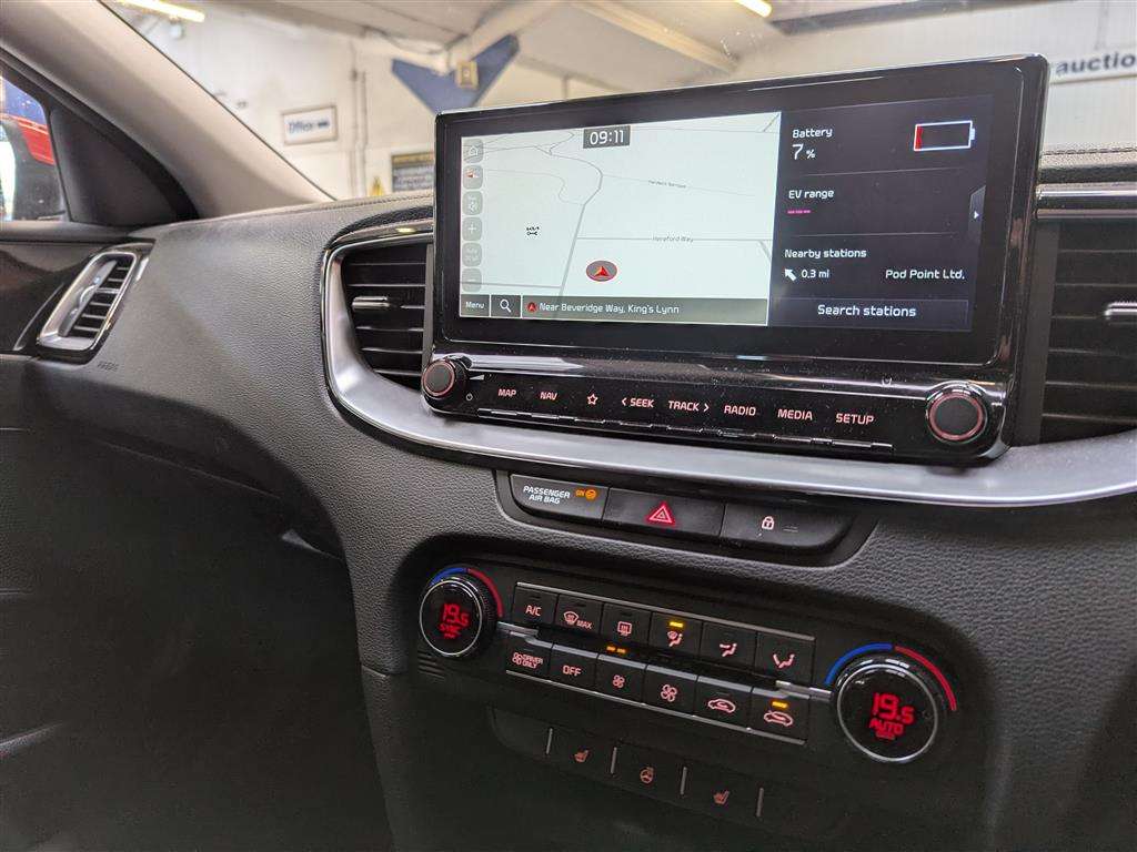 <p>2021 KIA XCEED 3 PHEV S-A</p>