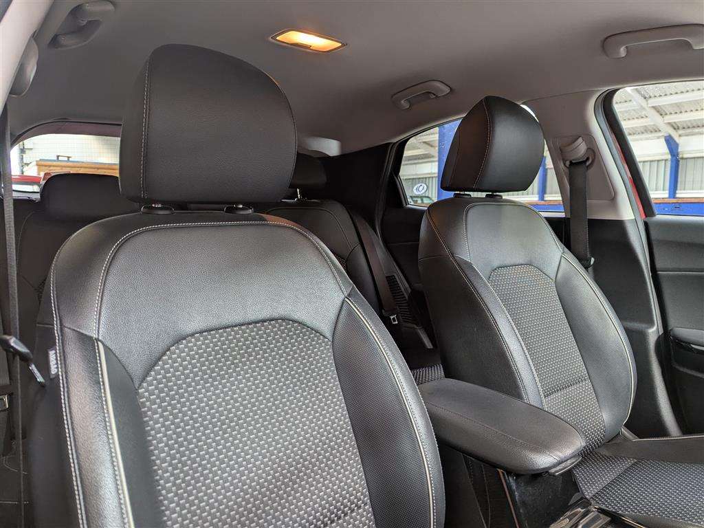 <p>2021 KIA XCEED 3 PHEV S-A</p>