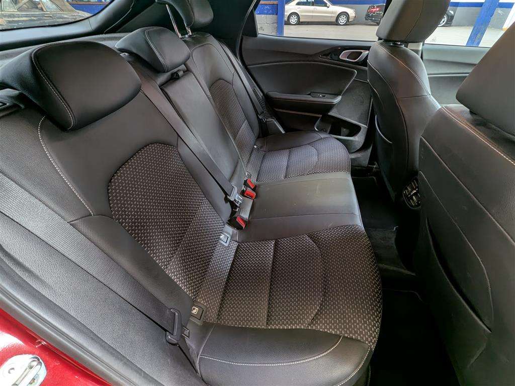 <p>2021 KIA XCEED 3 PHEV S-A</p>