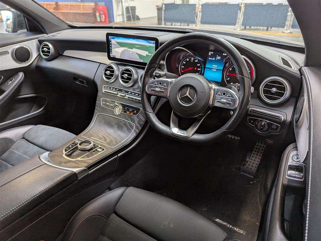 <p>2018 MERCEDES-BENZ C 300 AMG LINE AUTO</p>