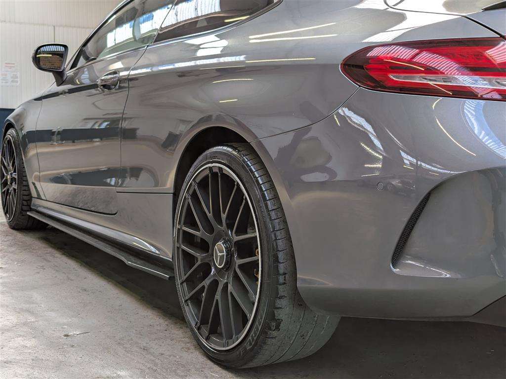 <p>2018 MERCEDES-BENZ C 300 AMG LINE AUTO</p>