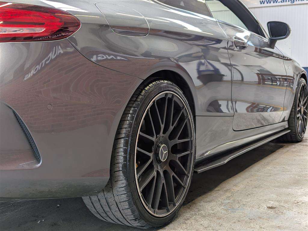 <p>2018 MERCEDES-BENZ C 300 AMG LINE AUTO</p>