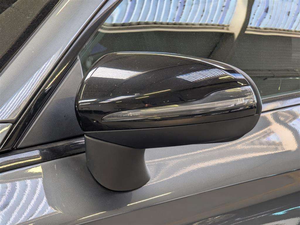 <p>2018 MERCEDES-BENZ C 300 AMG LINE AUTO</p>