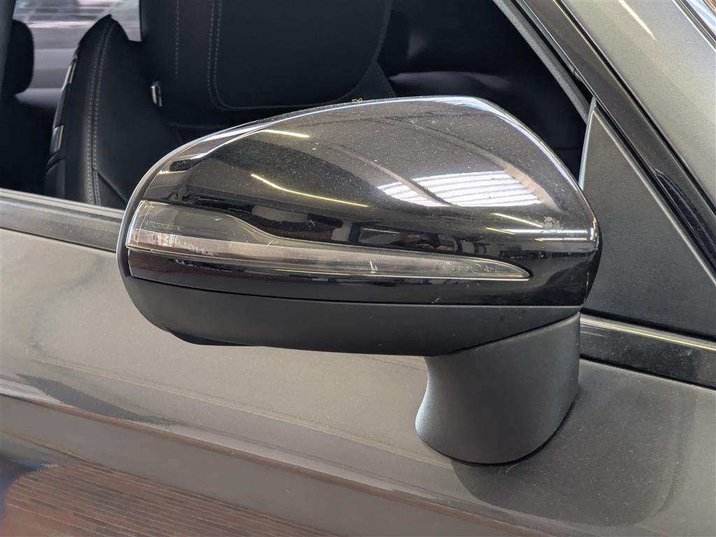 <p>2018 MERCEDES-BENZ C 300 AMG LINE AUTO</p>