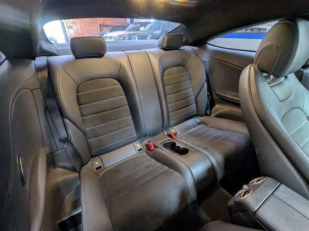 <p>2018 MERCEDES-BENZ C 300 AMG LINE AUTO</p>