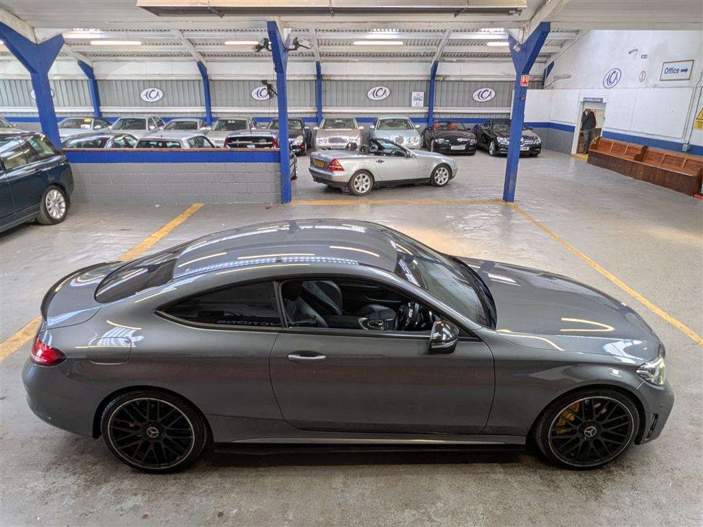 <p>2018 MERCEDES-BENZ C 300 AMG LINE AUTO</p>