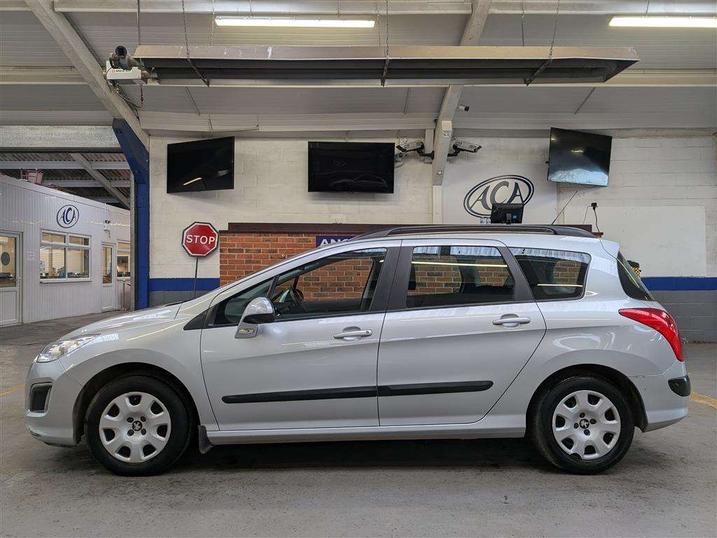 <p>2013 PEUGEOT 308 ACCESS SW HDI</p>