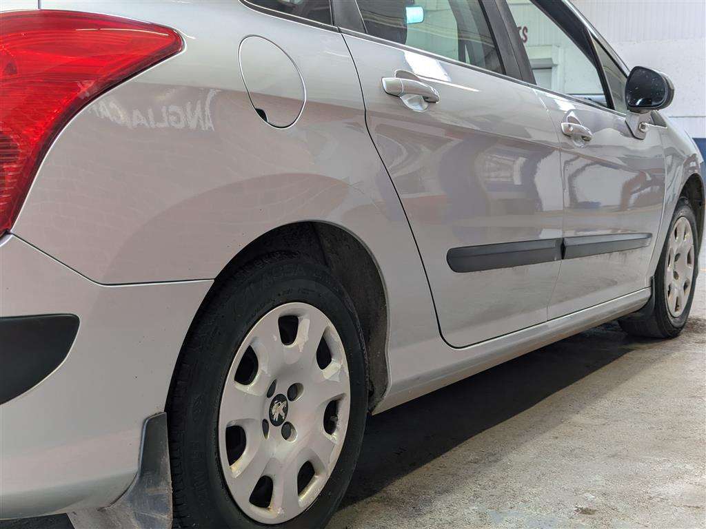 <p>2013 PEUGEOT 308 ACCESS SW HDI</p>