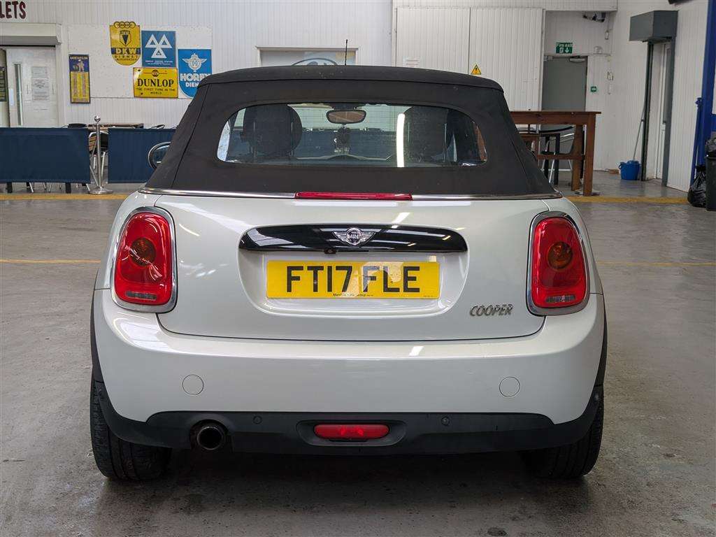<p>2017 MINI COOPER</p>