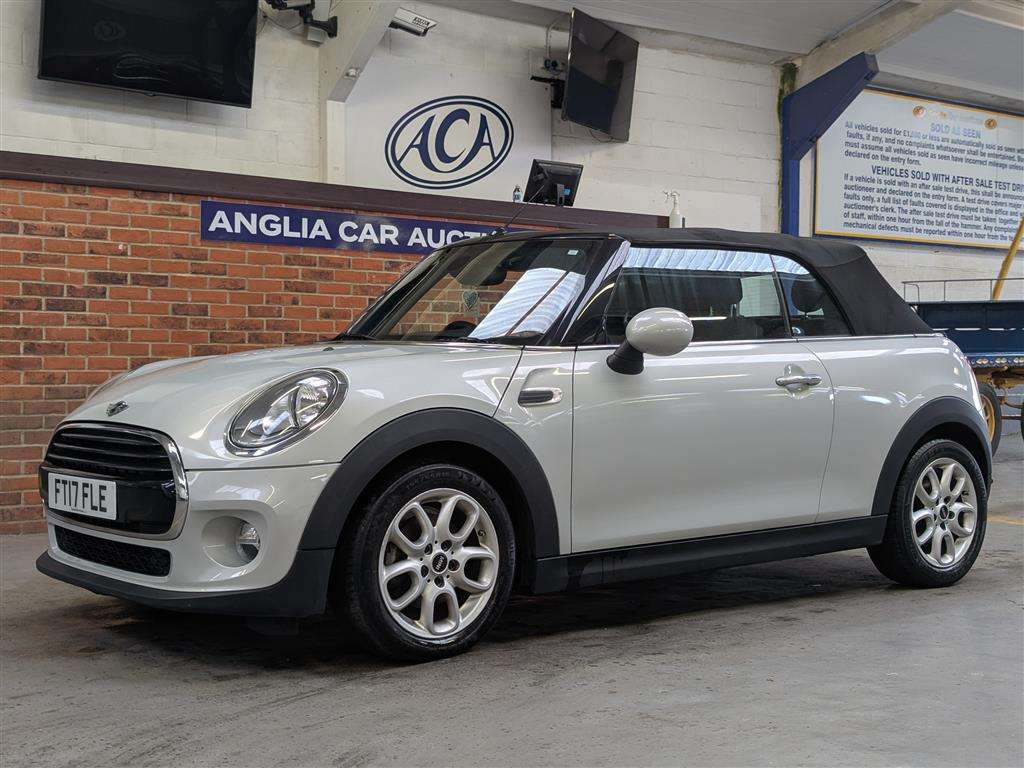 <p>2017 MINI COOPER</p>