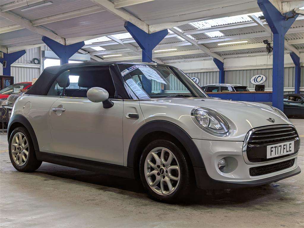 <p>2017 MINI COOPER</p>