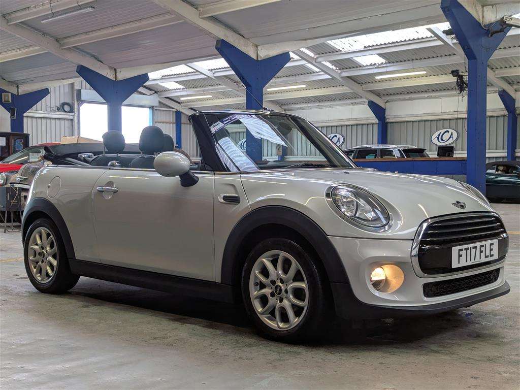 <p>2017 MINI COOPER</p>
