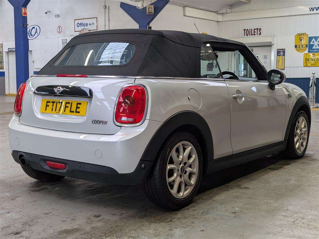 <p>2017 MINI COOPER</p>