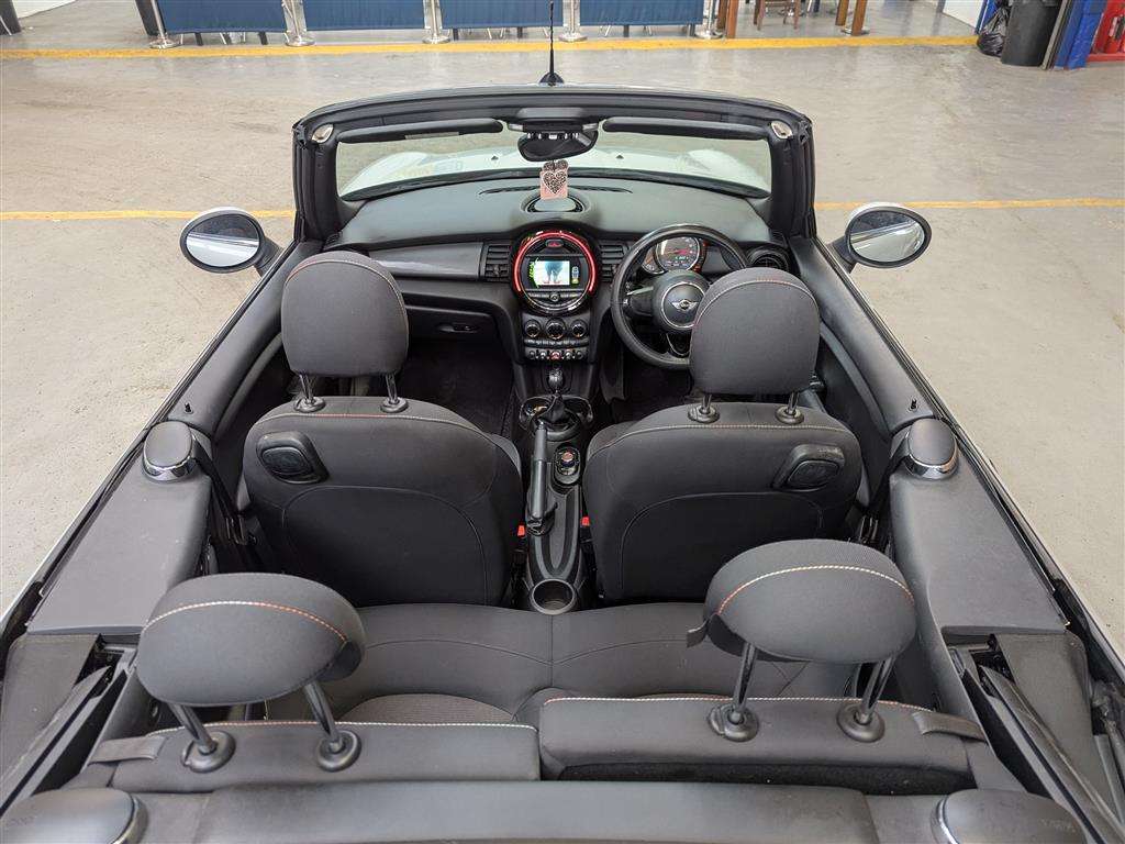 <p>2017 MINI COOPER</p>