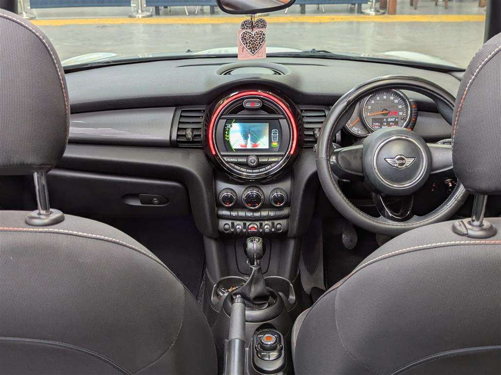 <p>2017 MINI COOPER</p>