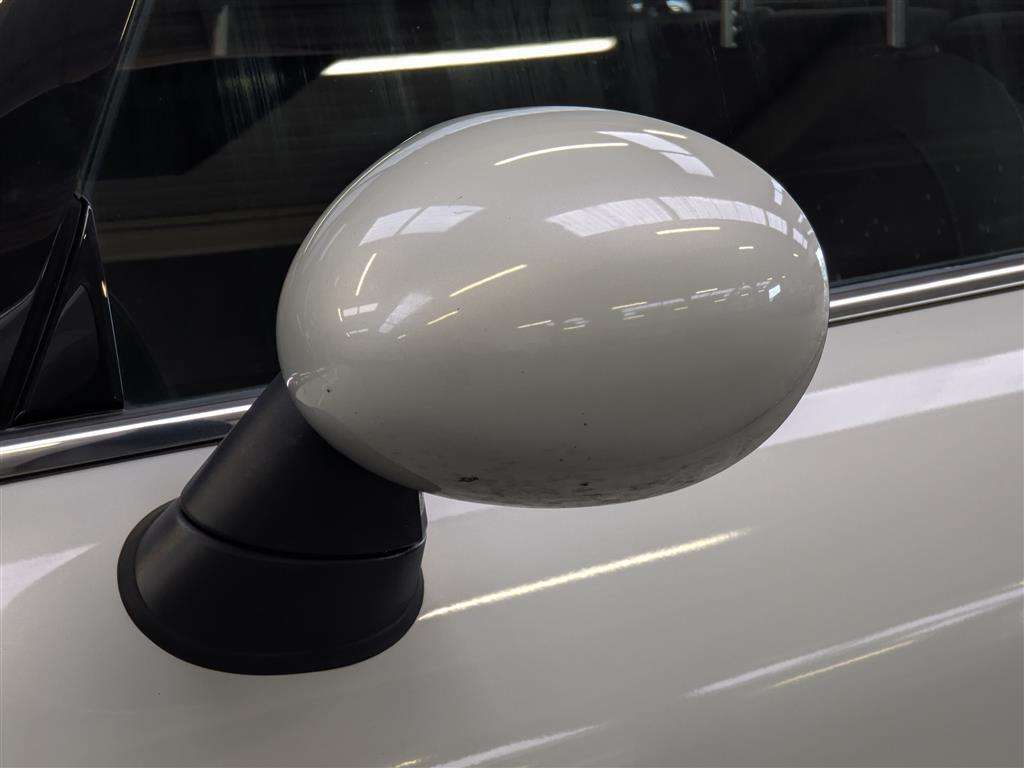 <p>2017 MINI COOPER</p>