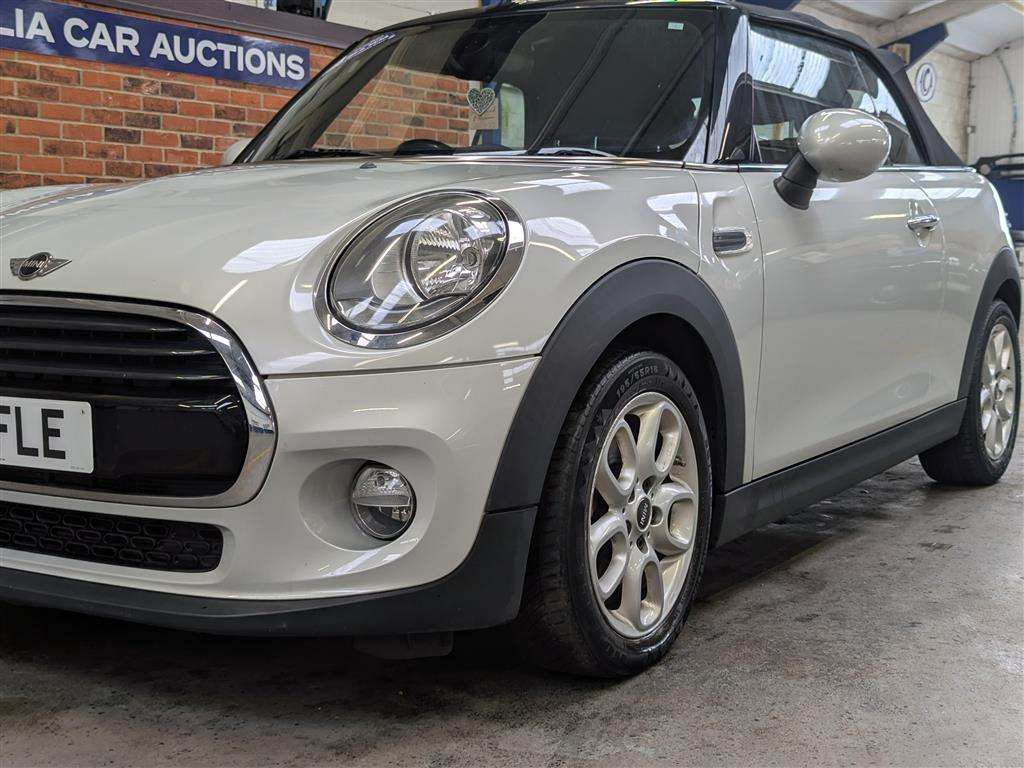 <p>2017 MINI COOPER</p>