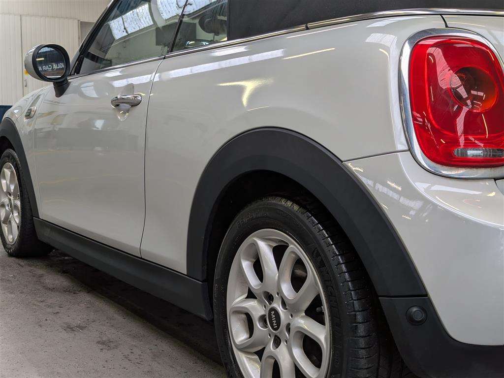 <p>2017 MINI COOPER</p>