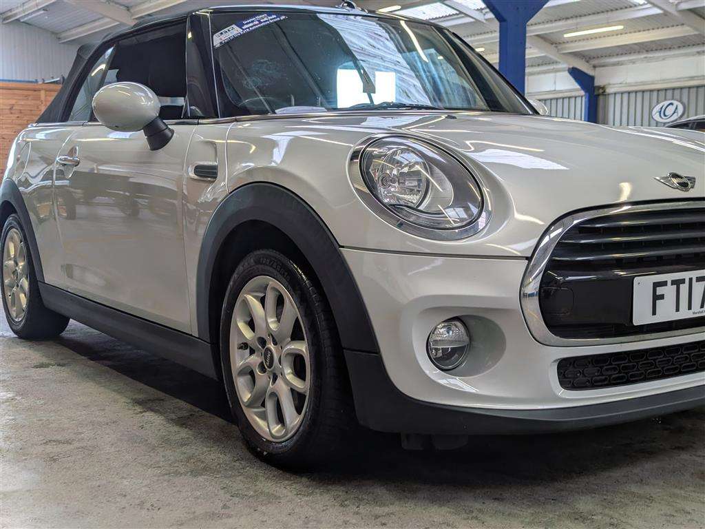 <p>2017 MINI COOPER</p>