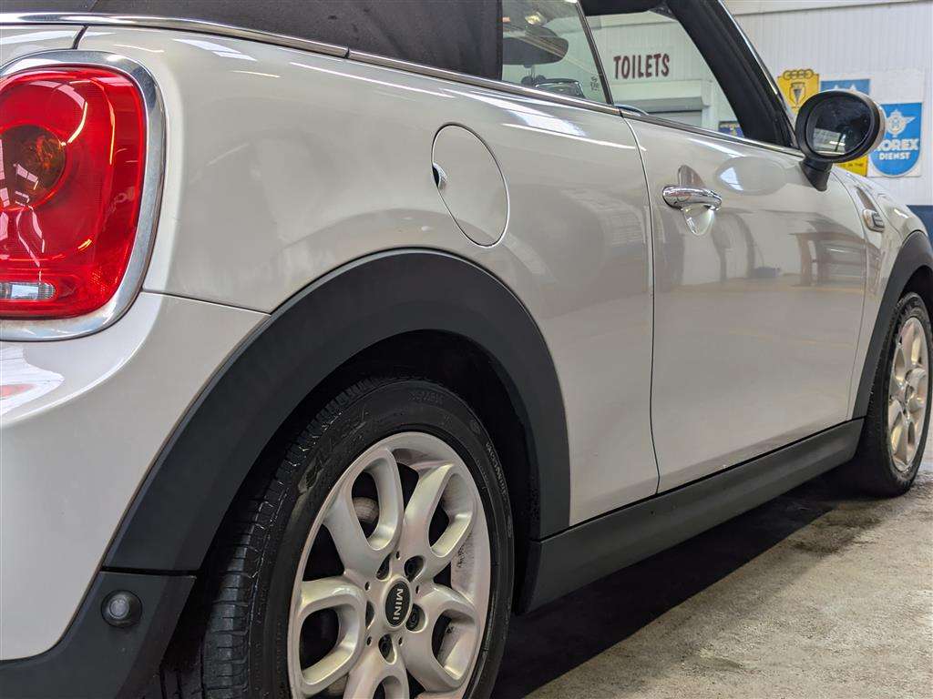 <p>2017 MINI COOPER</p>