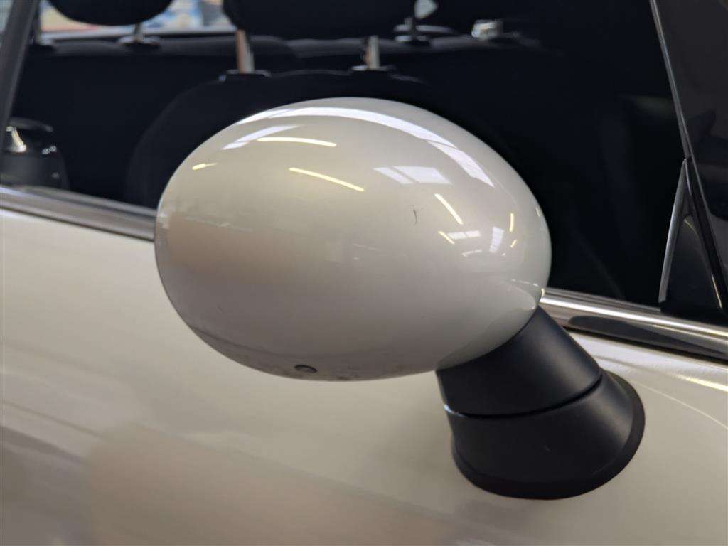 <p>2017 MINI COOPER</p>