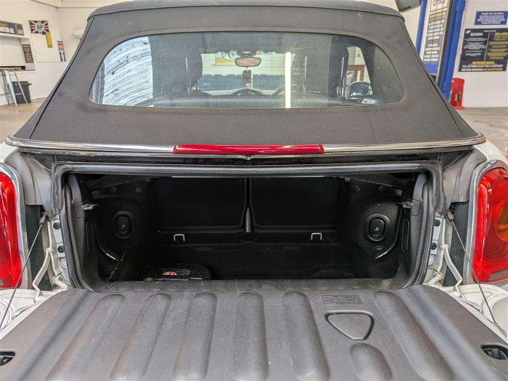 <p>2017 MINI COOPER</p>