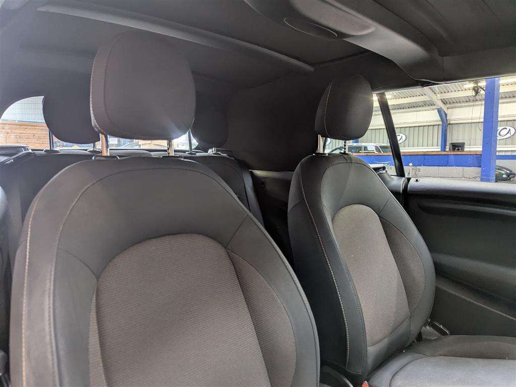 <p>2017 MINI COOPER</p>