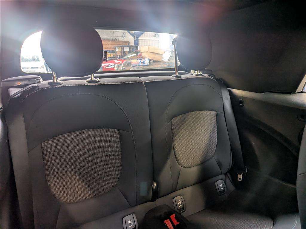 <p>2017 MINI COOPER</p>