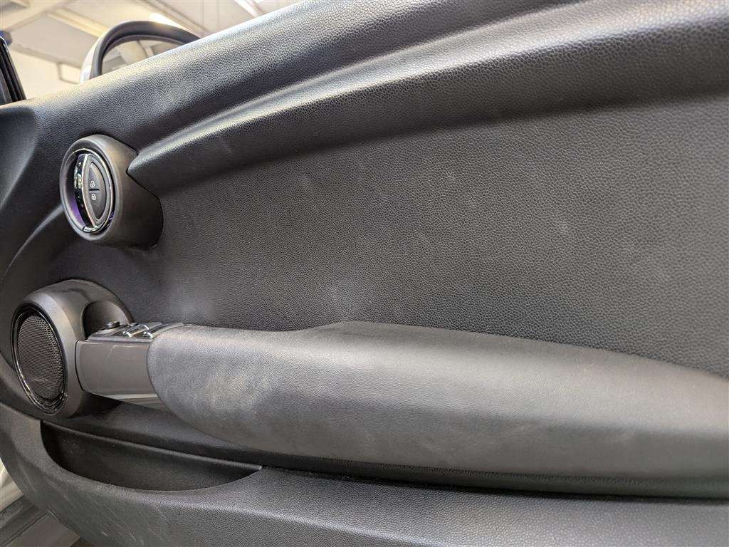 <p>2017 MINI COOPER</p>