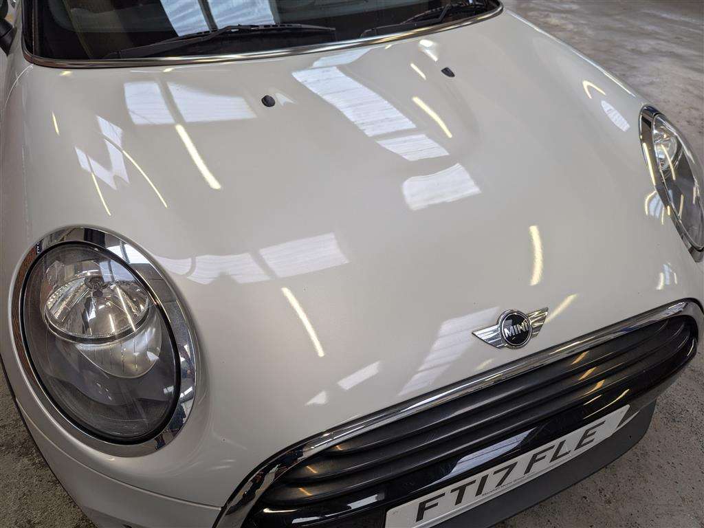 <p>2017 MINI COOPER</p>
