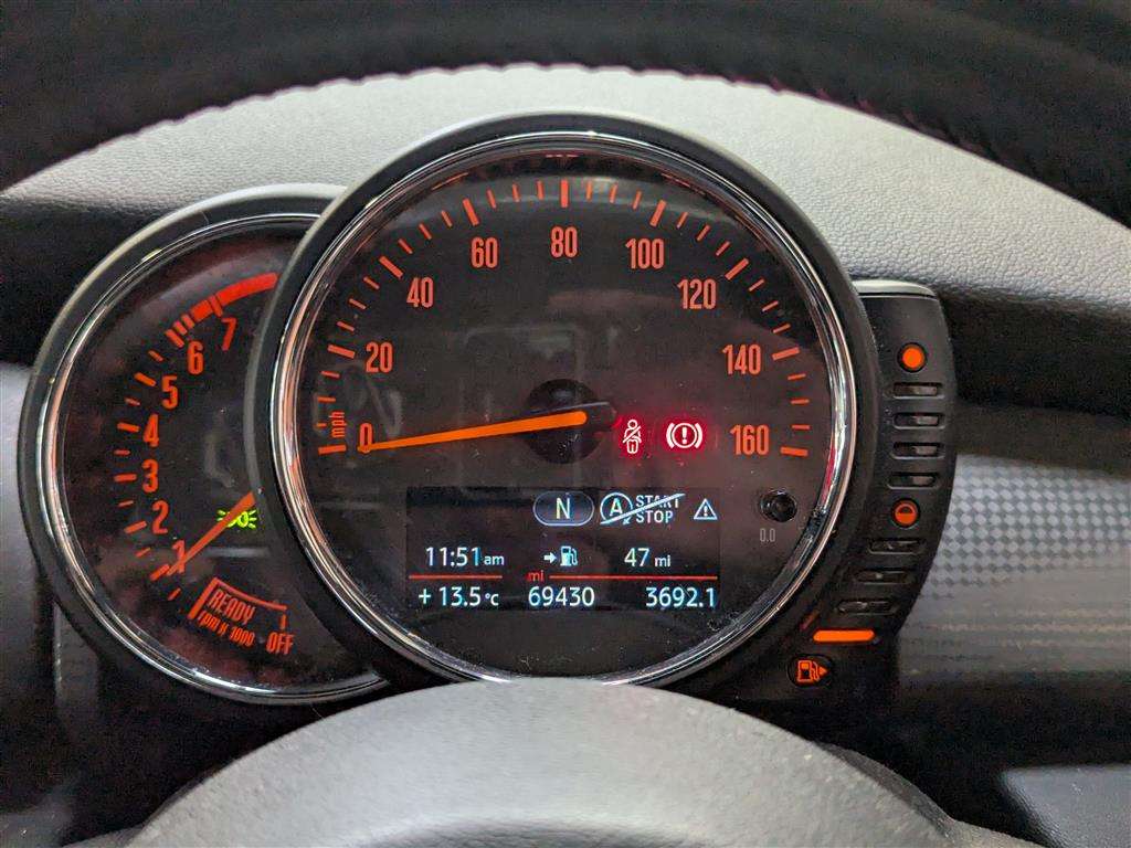 <p>2017 MINI COOPER</p>