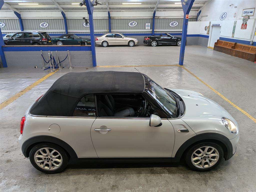 <p>2017 MINI COOPER</p>