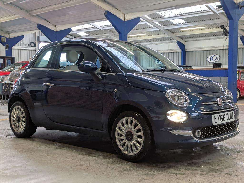 <p>2016 FIAT 500 LOUNGE</p>