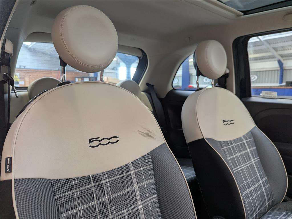 <p>2016 FIAT 500 LOUNGE</p>
