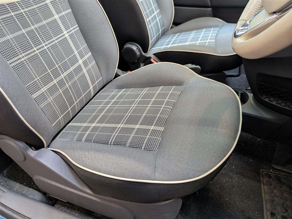 <p>2016 FIAT 500 LOUNGE</p>