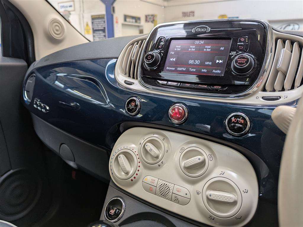 <p>2016 FIAT 500 LOUNGE</p>