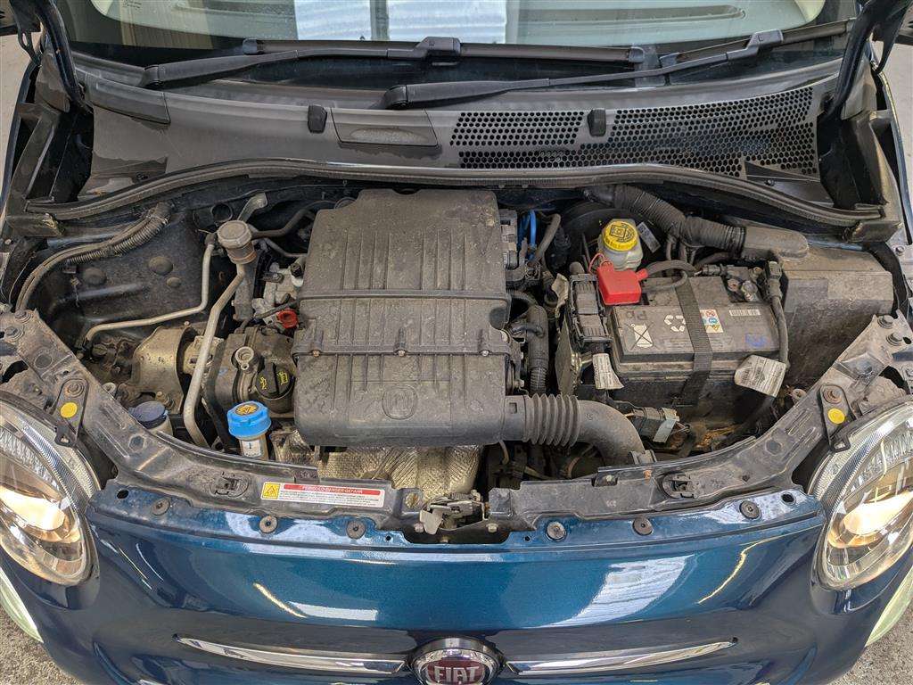 <p>2016 FIAT 500 LOUNGE</p>