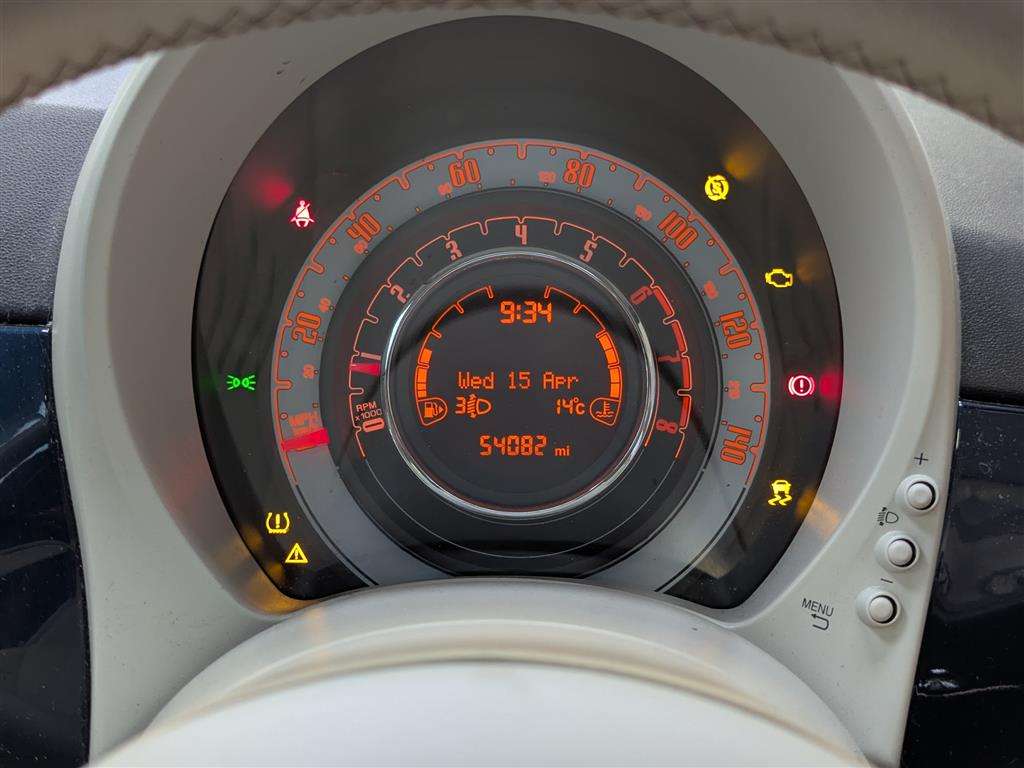 <p>2016 FIAT 500 LOUNGE</p>