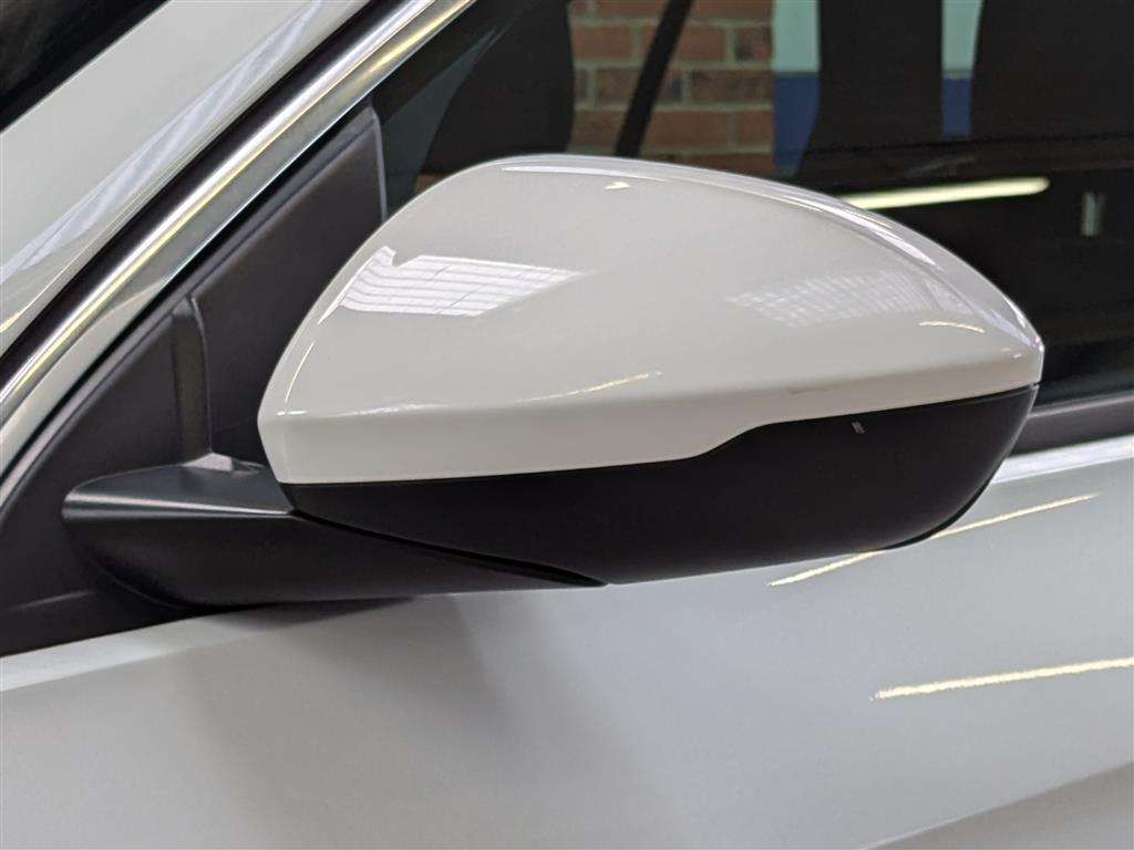 <p>2018 VAUXHALL INSIGNIA SRI VX-LINE NAV</p>