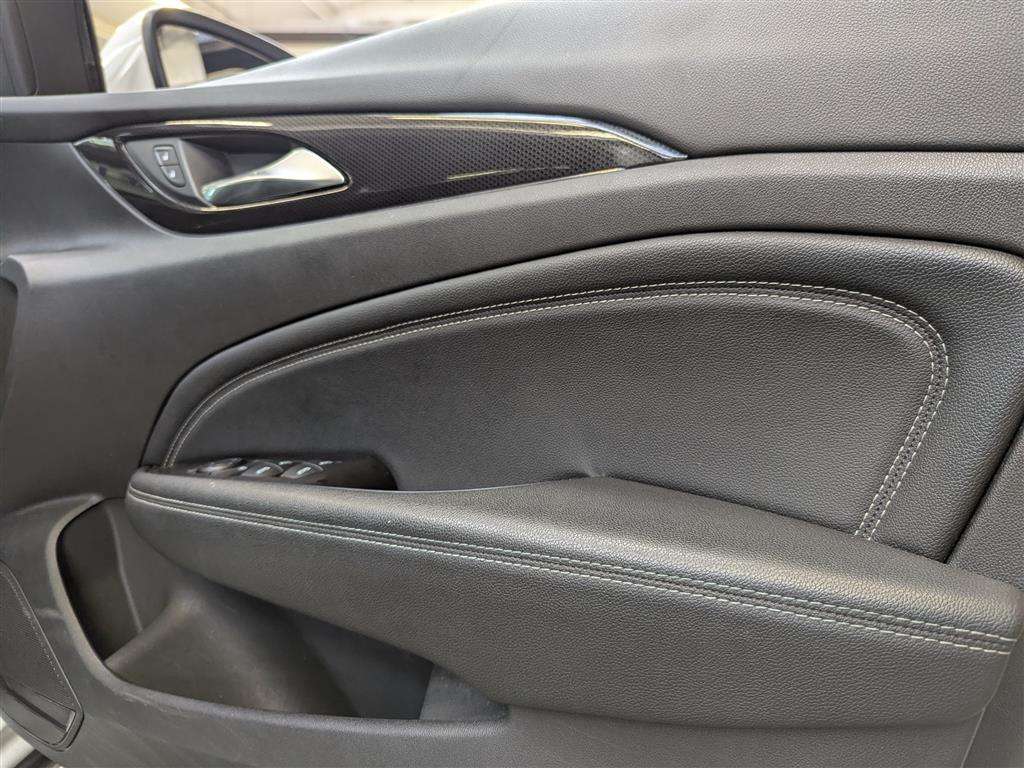 <p>2018 VAUXHALL INSIGNIA SRI VX-LINE NAV</p>