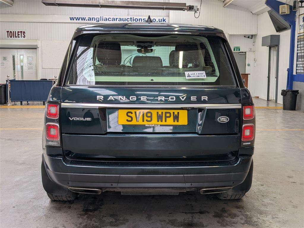 <p>2019 LAND ROVER RANGE ROVER VOGUE SDV6 AU</p>