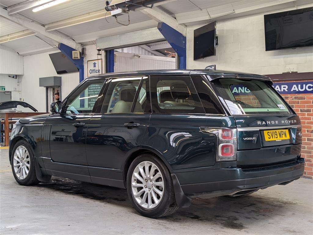 <p>2019 LAND ROVER RANGE ROVER VOGUE SDV6 AU</p>