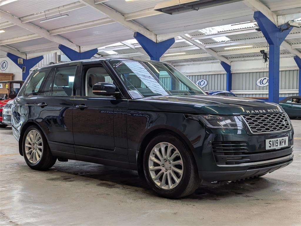 <p>2019 LAND ROVER RANGE ROVER VOGUE SDV6 AU</p>