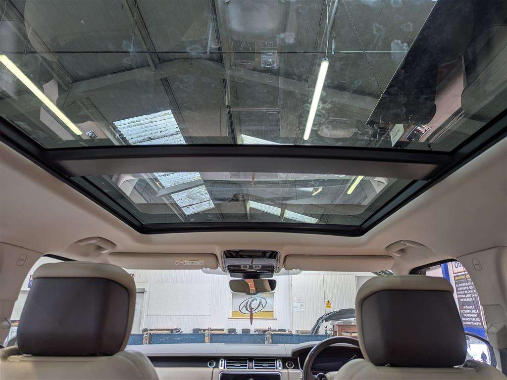 <p>2019 LAND ROVER RANGE ROVER VOGUE SDV6 AU</p>