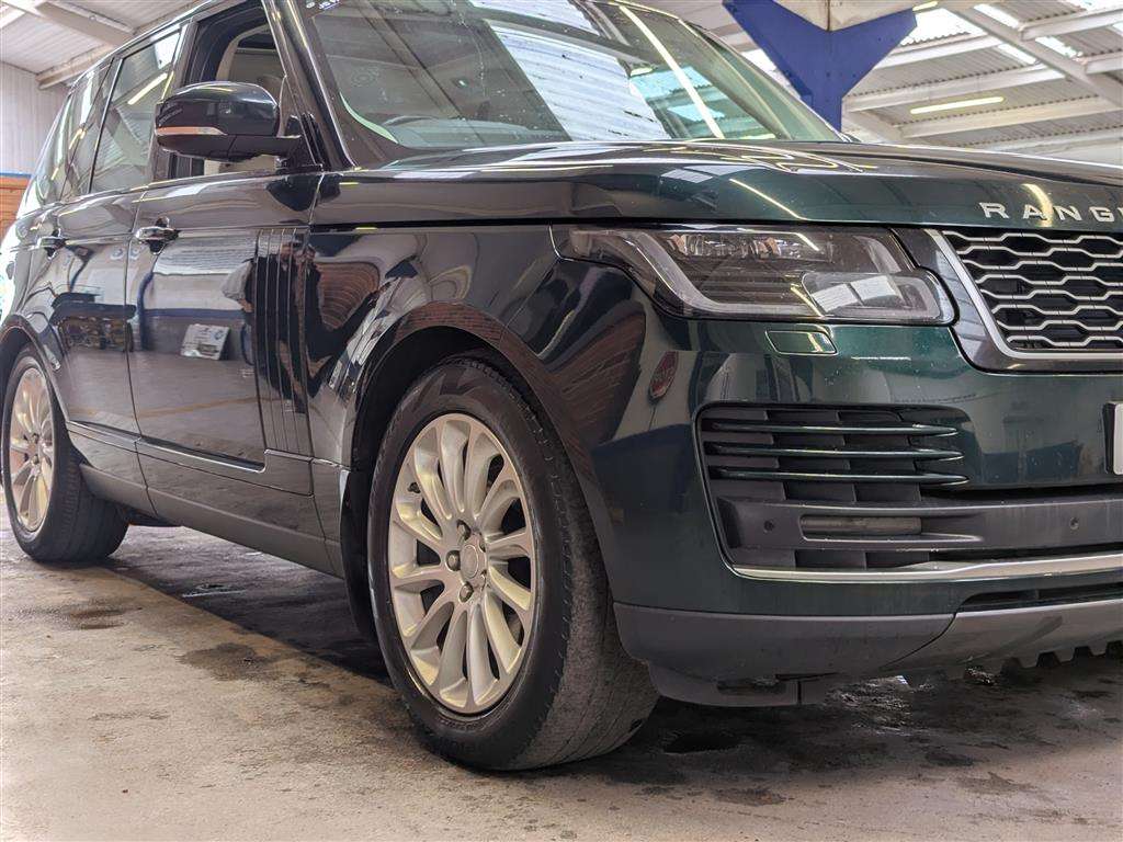 <p>2019 LAND ROVER RANGE ROVER VOGUE SDV6 AU</p>
