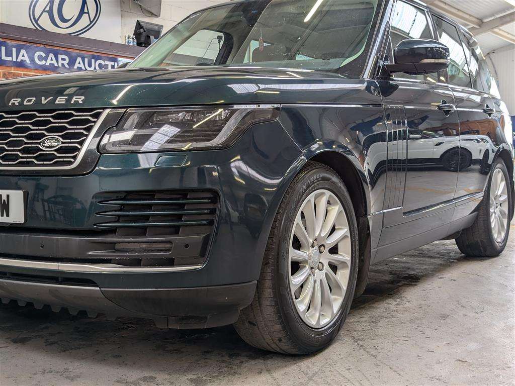 <p>2019 LAND ROVER RANGE ROVER VOGUE SDV6 AU</p>