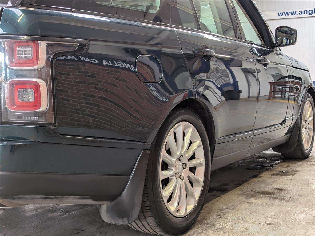 <p>2019 LAND ROVER RANGE ROVER VOGUE SDV6 AU</p>